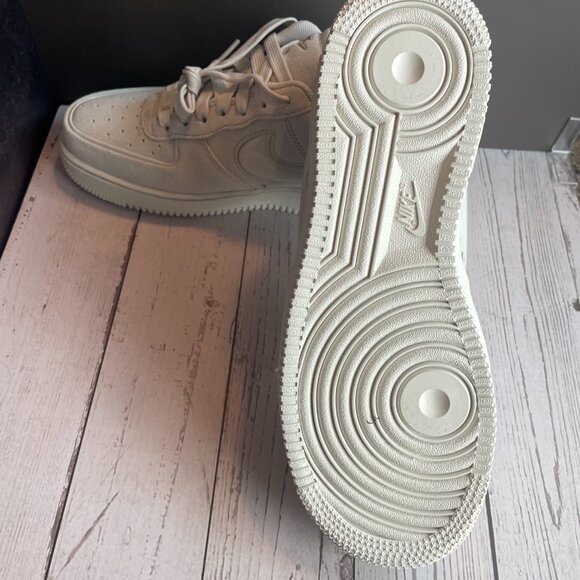 NIKE AIR FORCE 1 '07 (WOMEN) 7.5 - Picture 10 of 13